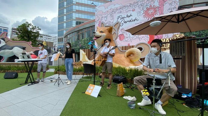 Performance in Metro Plaza - The Anonymous